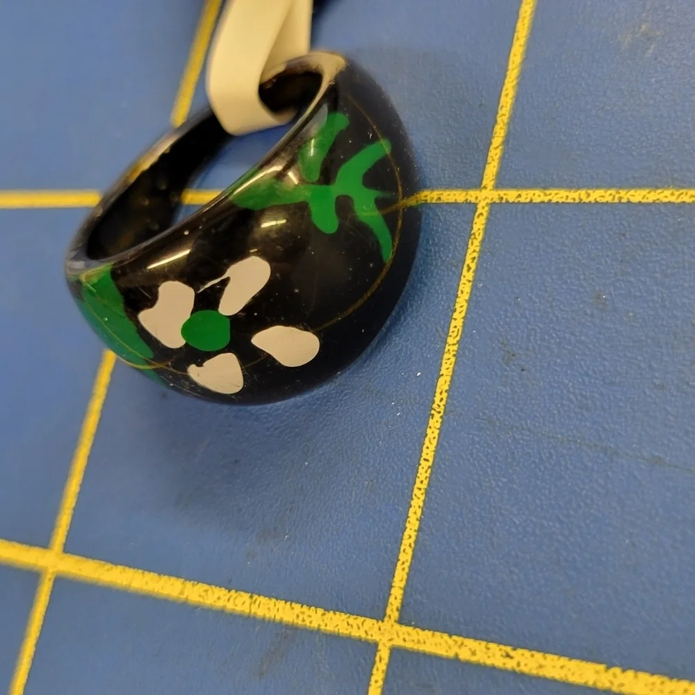 Black Green & White Resin Ring Size 7